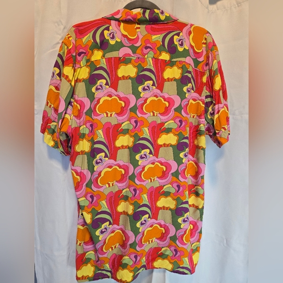 OAS 100% Viscose Men's Size Medium Psychedelic button-up short sleeved shirt - Picture 5 of 8